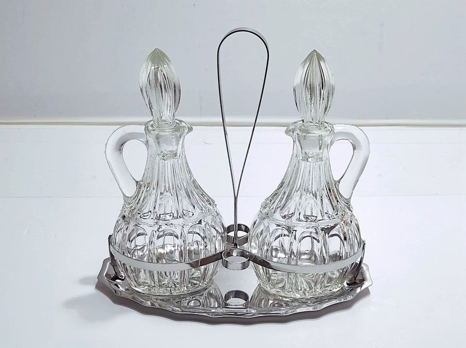 Oliera antica in acciaio Inox e vetro Set con acetiera vintage color argento - Immagine 2 di 4
