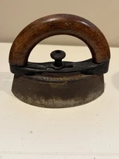 Antique Cast Iron A.C. WILLIAMS CO Sad Iron Wooden Removable Clip On Handle