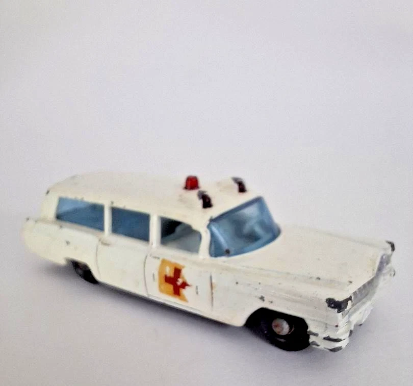 老式莱斯尼英格兰火柴盒1965年第54号凯迪拉克S&S救护车蓝色窗户 — 第 2/4 张图片