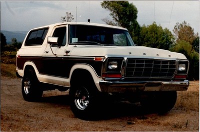VTG Found Photo 1980s Ford Bronco Wooden Panel Front Profile Original Classic #1