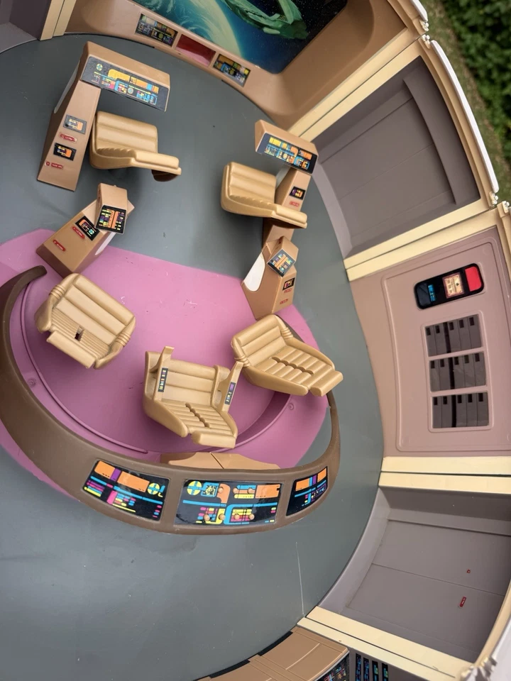 Playmates Star Trek The Next Generation Enterprise Bridge Playset W/ 7 Figures - Image 4 of 4