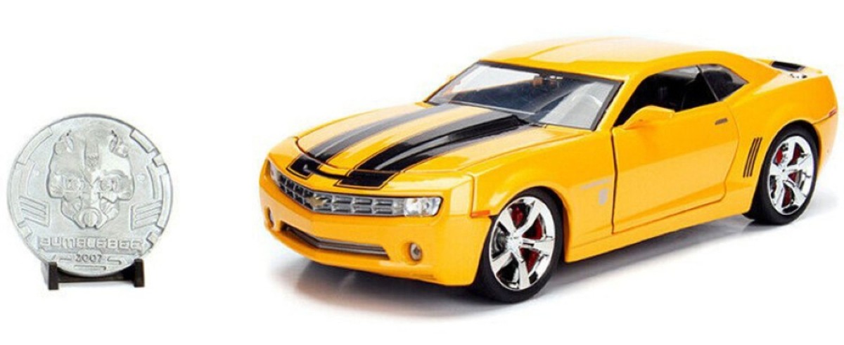 ミニカー 1:24  BUMBLEBEE 2006 CHEVROLET CAMARO Amazon.com: Transformers 1:24 Bumblebee 2006 Chevy Camaro