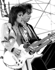 JOAN JETT ROCK SINGER - 8X10 PUBLICITY PHOTO (RT688)