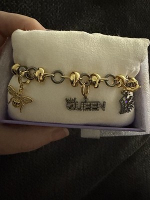 The Queen Bee Bomb Party Charnelier Bracelet Gold Plated