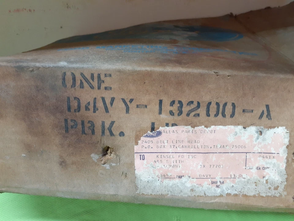 Lámpara de luz de señal de giro Ford 74-79 Lincoln Park OEM D4VY-13200-A nuevo de lote original Foto 2 de 4