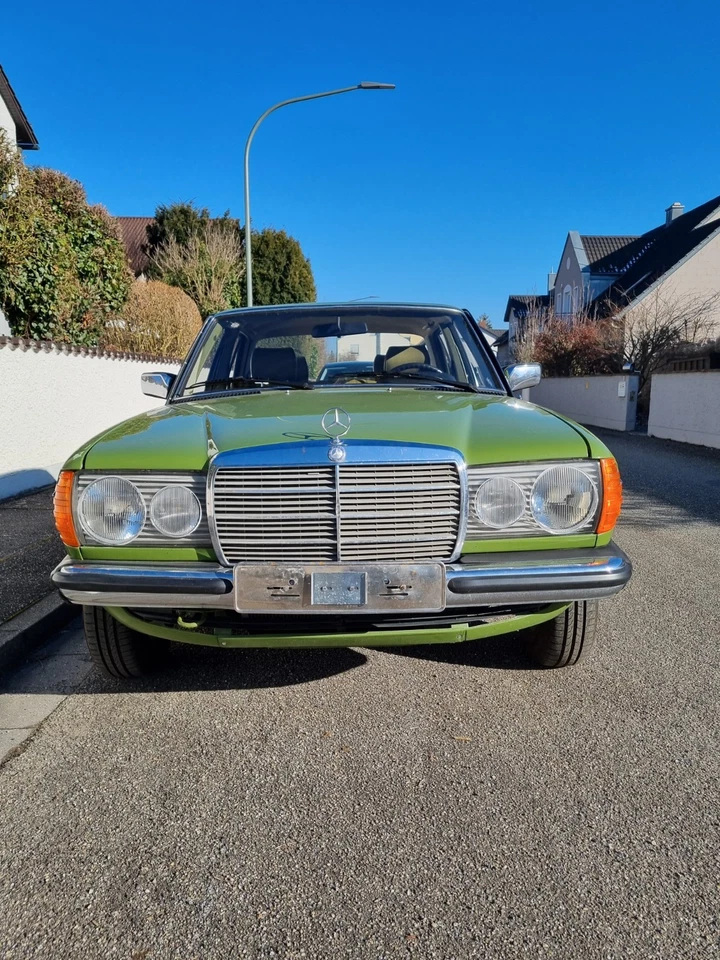 TOP: Mercedes Benz 200 D Diesel orig. 112.000 km W123 Agavengrün - Bild 2 von 4