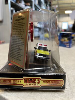 ミニカー code3 1/64 NO.12254 #5 LTI TDA&SUBURBAN Code 3 Diecast GMC Suburban Newark Fire Department Collector 1:64