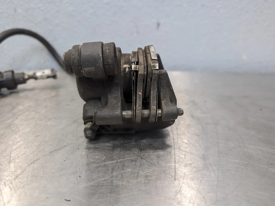 03-04 Yamaha YZF R6 06-09 R6S OEM Soporte de pinza de cilindro maestro de freno trasero Foto 3 de 4