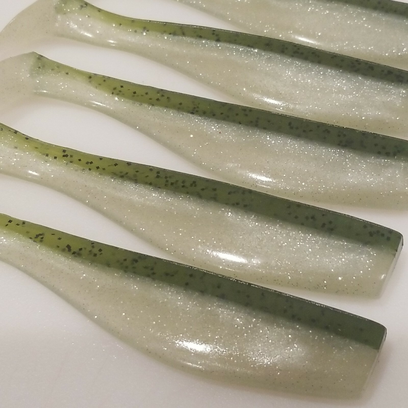 KUSTOM KRAFT PREMIUM STRIPER GLO 5" HAND POURED SUPER SOFT SWIMBAITS 30 PK - Image 2