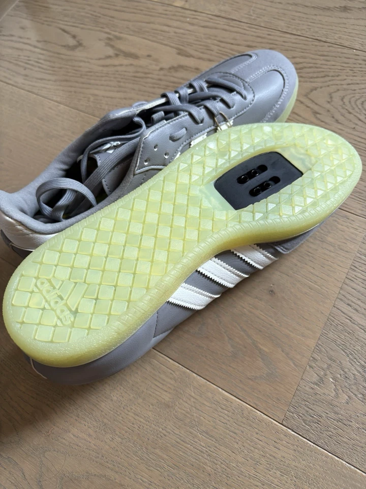 Zapato Adidas Velosamba Compatible con Tacos - Talla 10, Gris Raro con Verde Foto 3 de 4