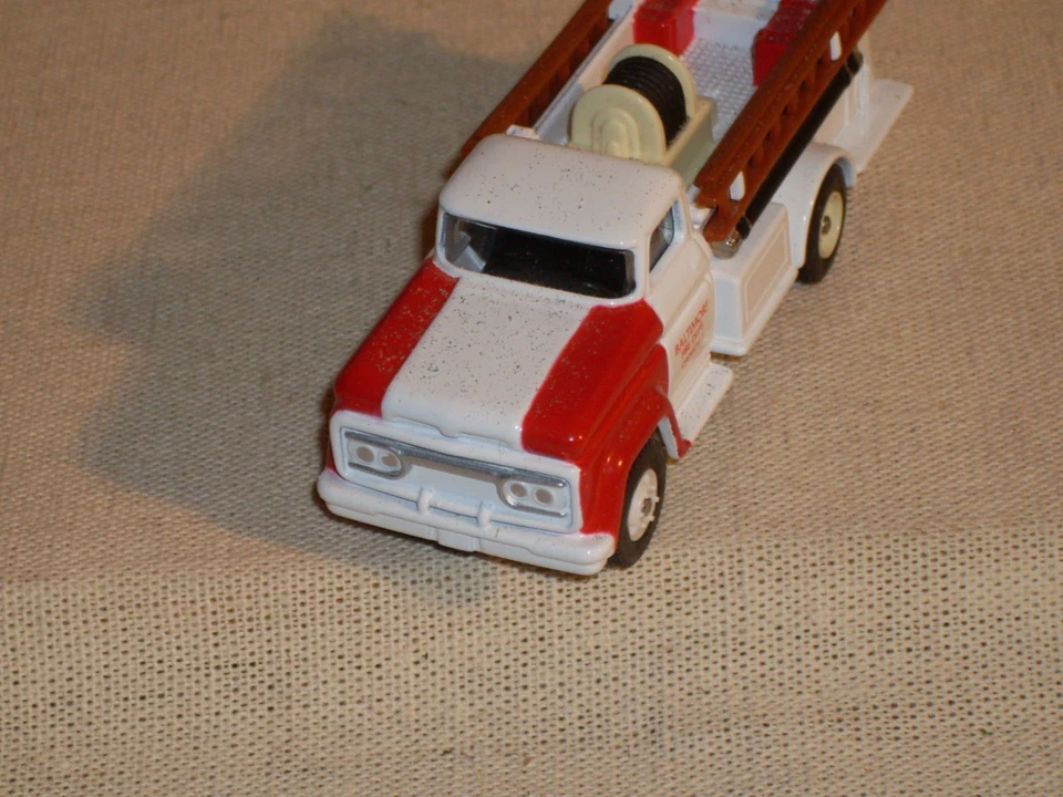 Christmas Surprise! Corgi 1966 Diecast Pumper Fire Engine #CS90058, Baltimore FD - Image 4 of 4