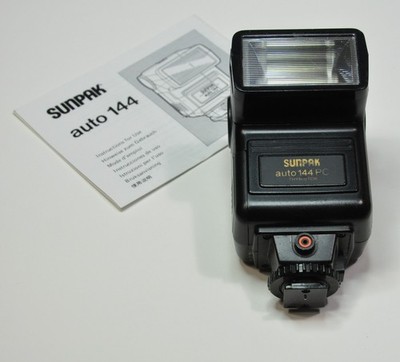 Sunpak Auto 144 PC Thyristor Flash - shoe mount Fully Tested ! (with Manual)