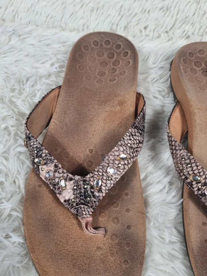 Vionic Lucia Sandals Womens Size 11 Wide Snakeskin Embellished Flip Flops Shoes - Image 3 of 4