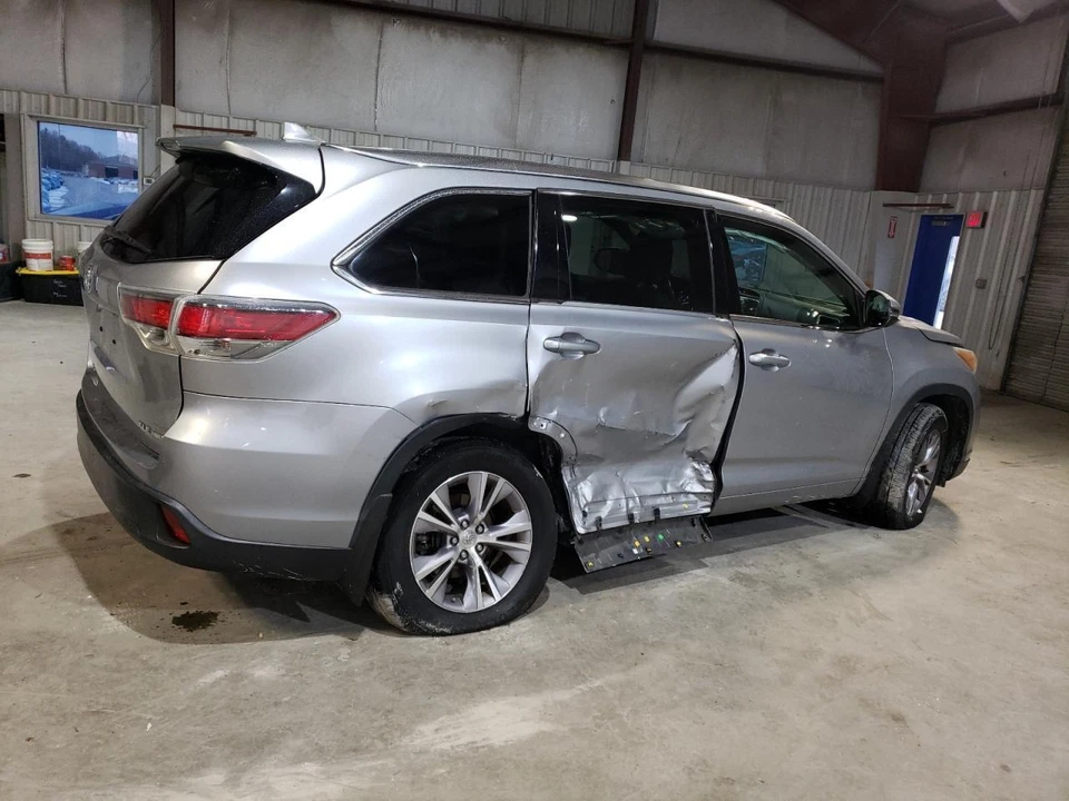 Used Hood fits: 2015 Toyota Highlander  Grade A Foto 3 de 4