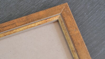 BILDERRAHMEN AUS HOLZ MIT SCHEIBE IN GOLD & BRAUNTÖNEN  & VERZIERT 28x23cm