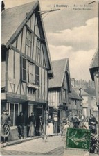 Old postcard Bernay-Rue des Sources-Vieilles Maisons (43358)