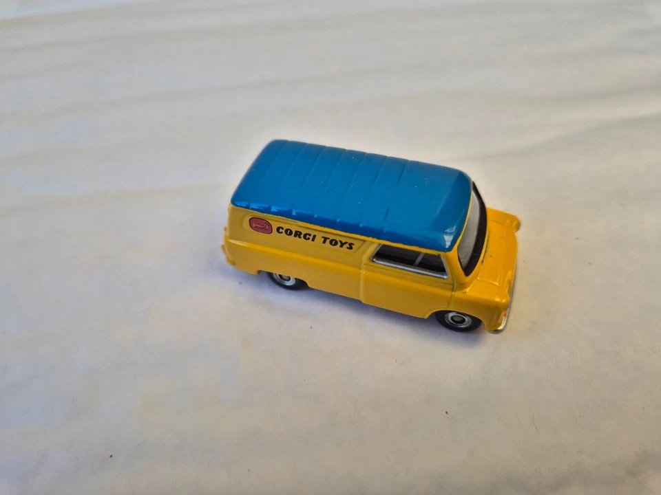 Corgi lungo i Binari 1/76 Scala 00 Bedford Ca Furgone' Giocattoli' DG203002 - Immagine 2 di 3