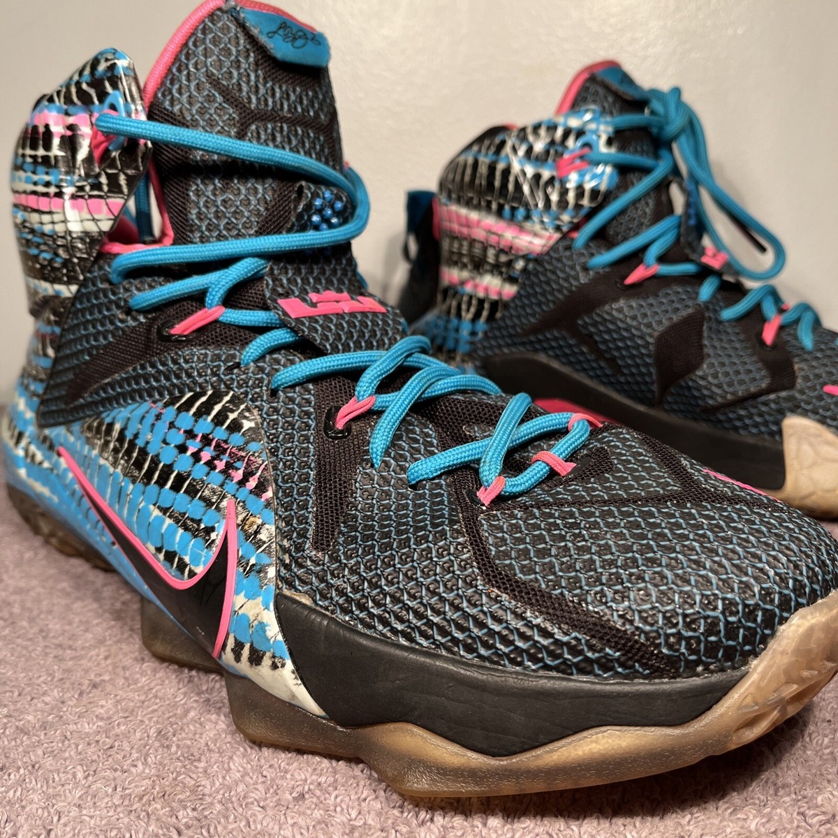Nike Lebron James 12 #684593-006 23 Chromosomes display picture 1