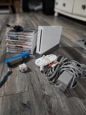 Nintendo Wii RVL-001 512 MB Home Console -White With 1 Controller, Varous Attach