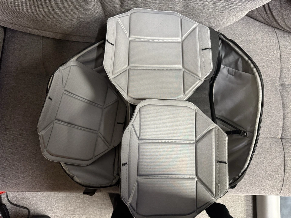 Peak Design Everyday Backpack 20L Camera Backpack - Black LIGHTLY USED - Image 2 of 4