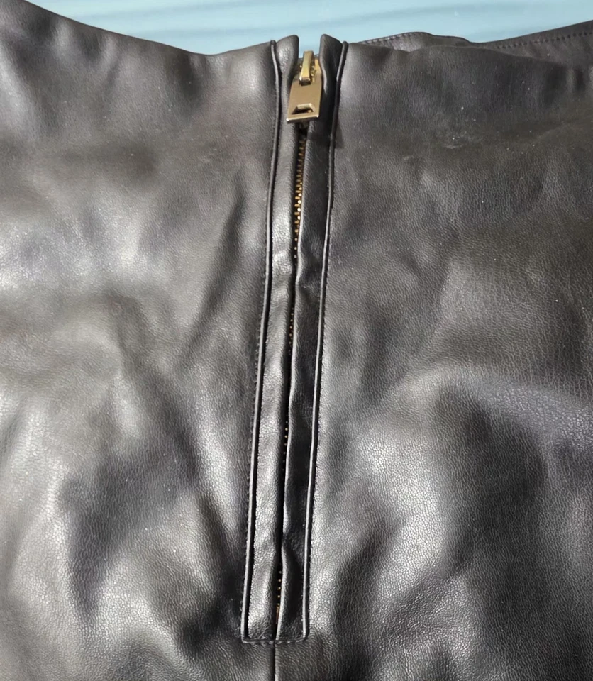 Pink Lily Women’s Faux Leather Black Skirt/Shorts ~ Zipper Size 2XL - Image 4 of 4