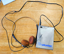 Vintage 1980s Sony Walkman SRF-30W Pocket FM Stereo w/ Original Headphones USED