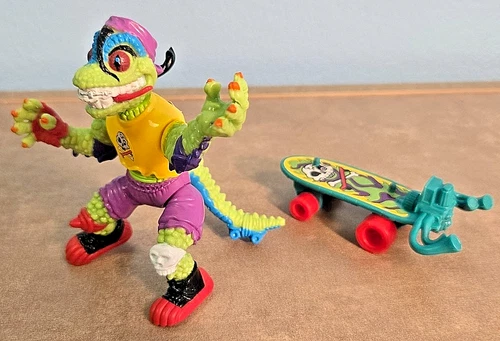 1990 MONDO GECKO Vintage TMNT Mirage Studios Playmates figure w/ skateboard 90s