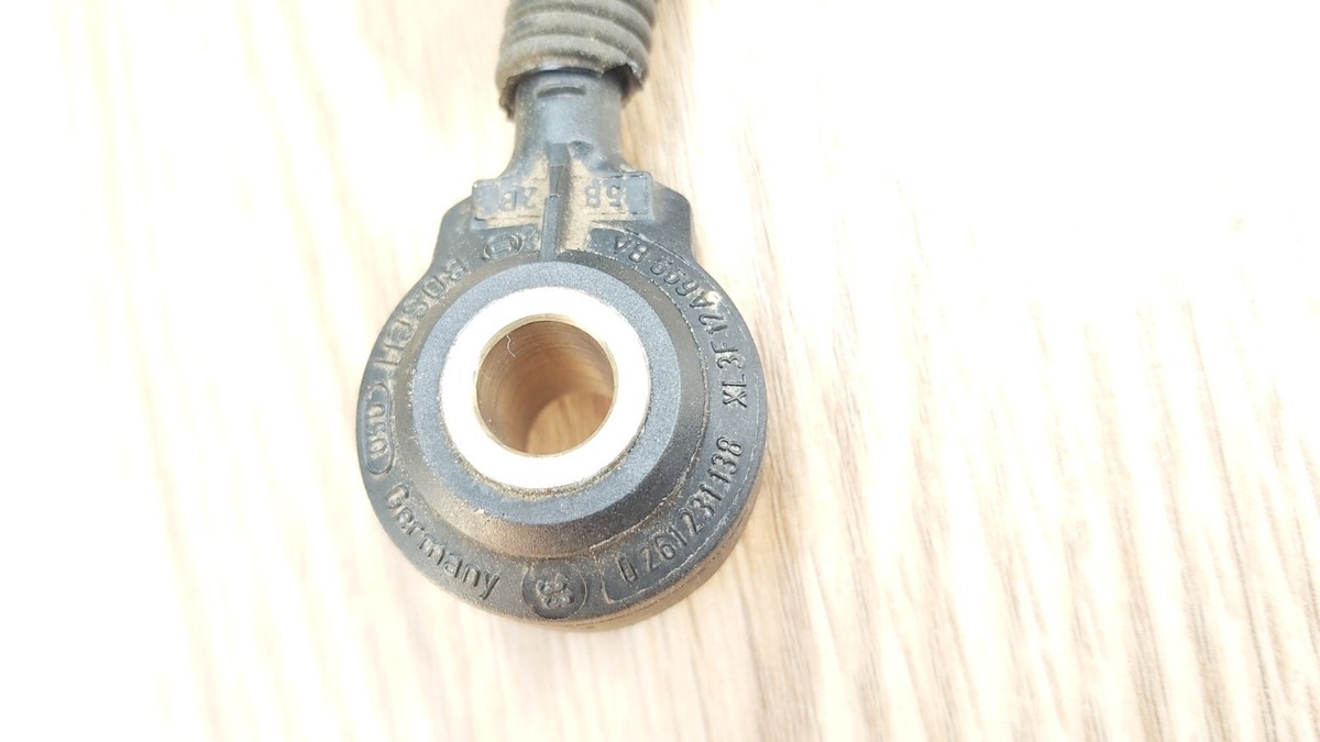 Bosch Knock Sensor - Original Equipment Replacement Part #0261231138 - View #5