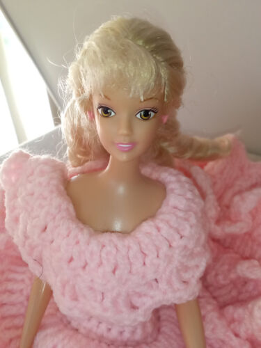 Barbie Doll in Pink Crocheted Dress (Bed Doll?) - Afbeelding 1 van 5