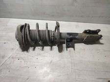 Mercedes-Benz GLA W156 2015 Vorne links Sto&szlig;d&auml;mpfer Federbein A1563207513 80kW