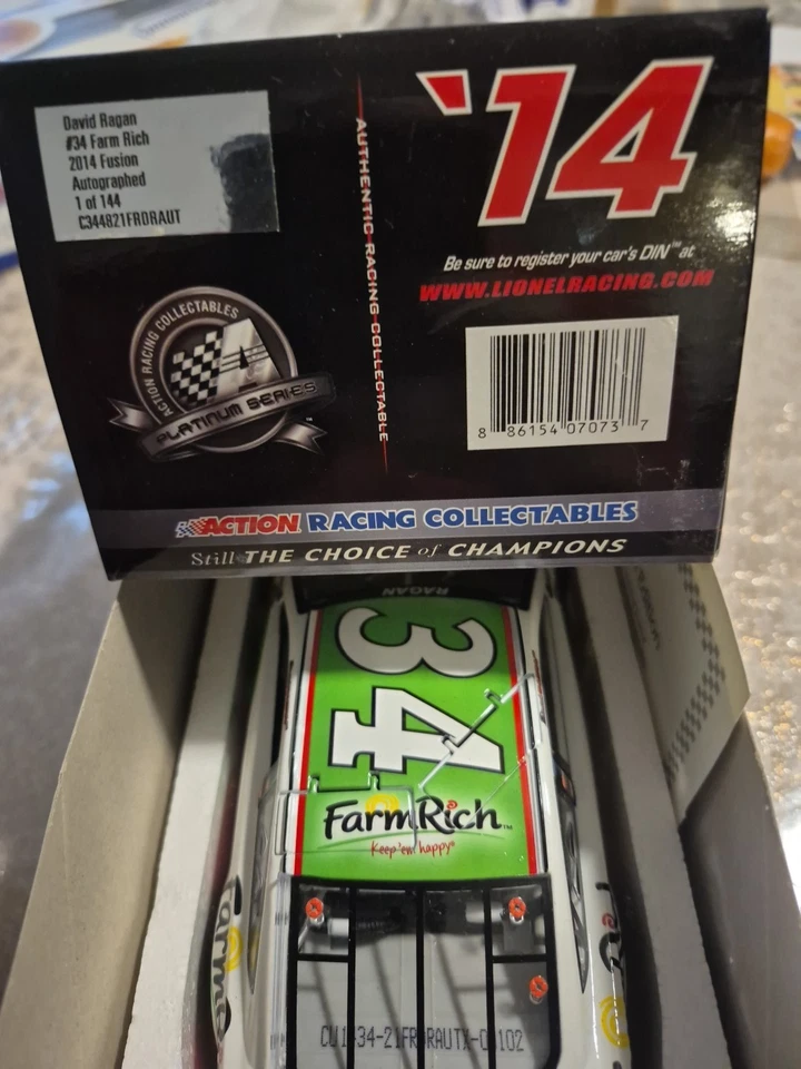 David Ragan Nascar 2014 Lionel Racing Car #34 Farm Rich Ford 1:24 Signed NEW - Image 3 of 4
