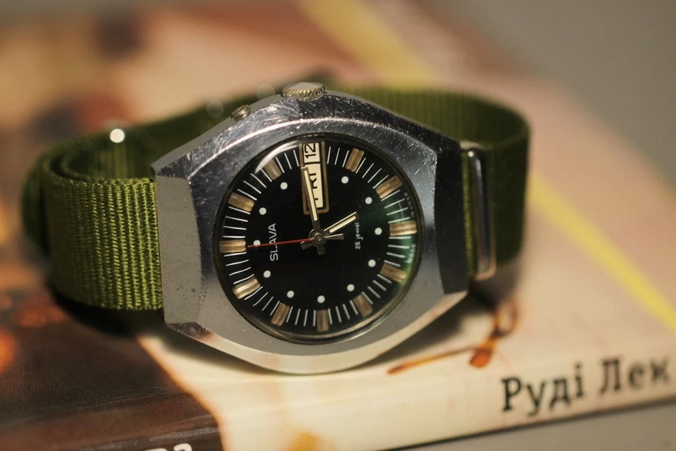 Vintage Slava USSR Mechanical Watch 26 Jewels Soviet Men’s Wristwatch | Working - Image 3 of 4