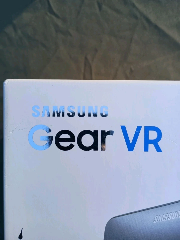 Samsung Gear VR SM-R323 Virtual Reality Headset USB-C Galaxy S6 S7 Edge Note 5 - Image 2 of 4