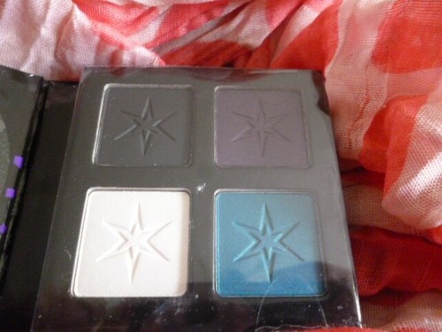 BOOT17 Va Va Voom Limited Edition Eye Kit.4 Eyeshadows. New. - Picture 2 of 4