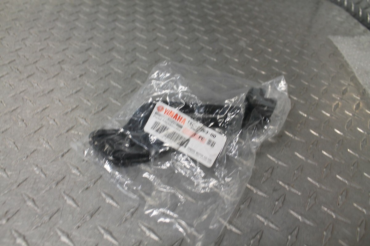 17 Yamaha SCR950 Left Rear Foot Peg Bracket New Oem 1XC