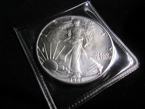 Uncirculated 1988  .999 Silver American Silver Eagle