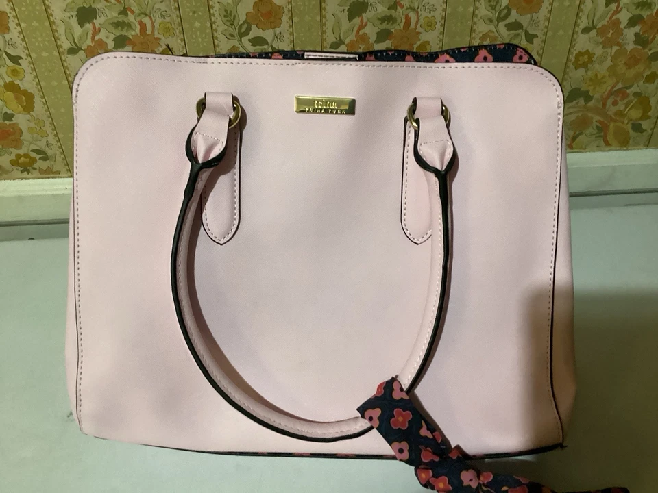 Bolso de vieira Trina Turk *Incluye bufanda* Foto 2 de 4