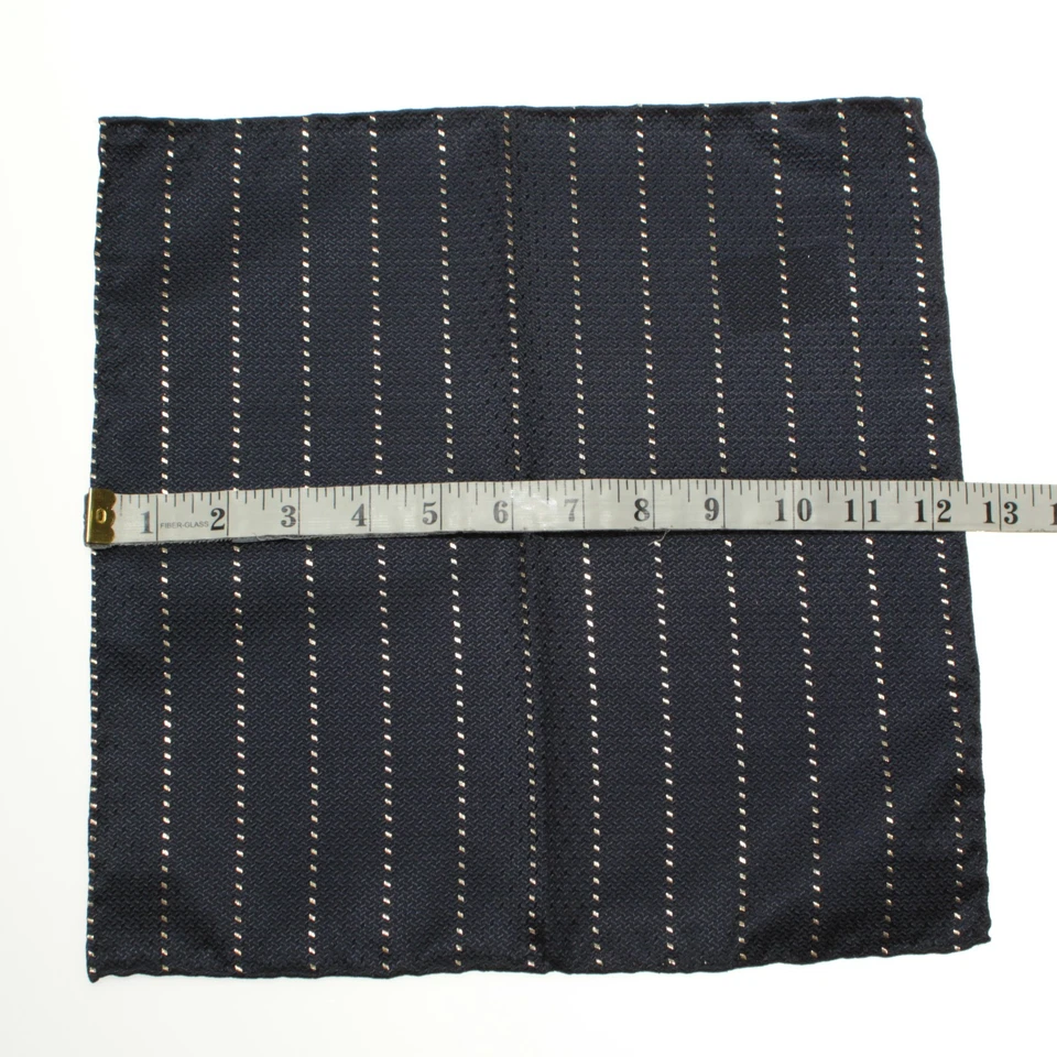 Italo Ferretti Novo com etiquetas bolso de face única quadrado azul marinho com lã/seda dourada 24 KT - Imagem 4 de 4