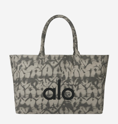 alo ショルダーバッグ W7065R グレータイダイ Alo Yoga Iconic Shopper Tote Bag Grey Tiedye Women W7066R 100