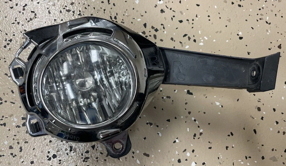 2004-06 Lexus ES330 RH lado del pasajero OEM JUEGO DE LUCES ANTINIEBLA 81211-42061 ⭐F3⭐ Foto 2 de 4