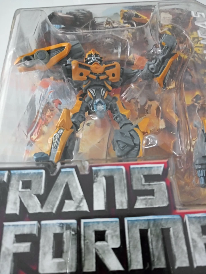 TRANSFORMERS BUMBLEBEE FIGURA ROBOT REPLICAS DE HASBRO - Imagen 3 de 4