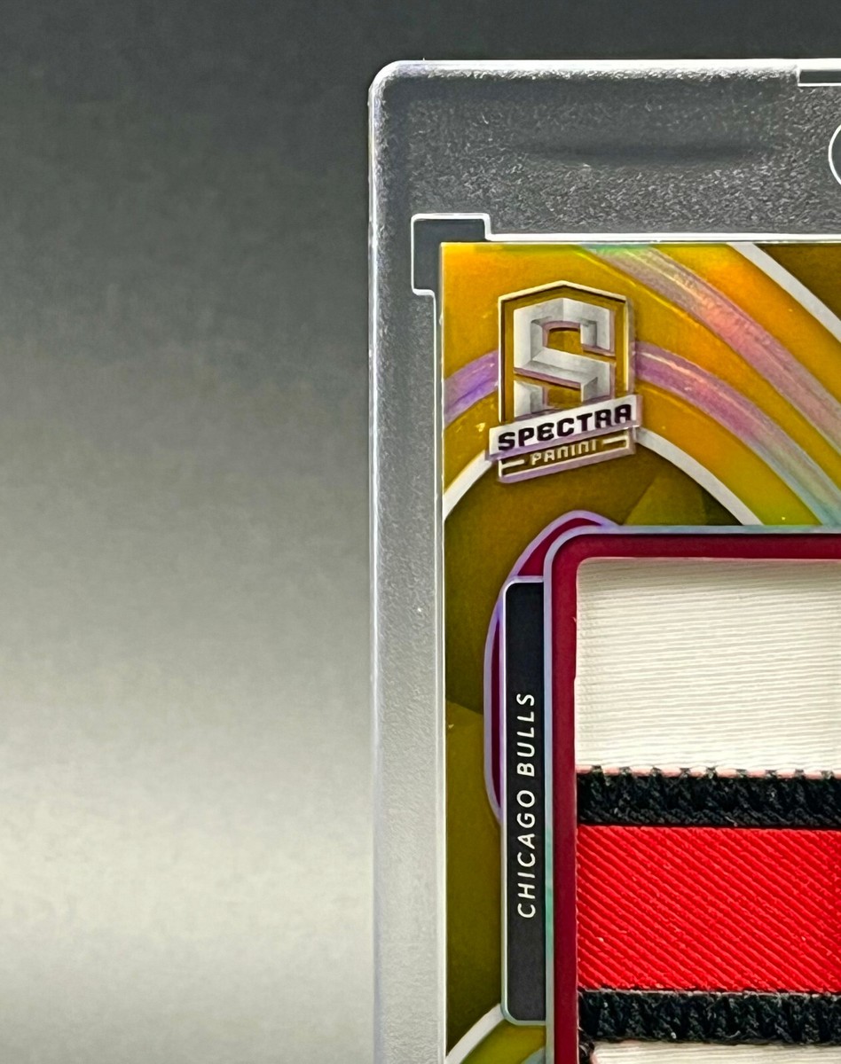 2021-22 Spectra Ayo Dosunmu Gold Prizm Rookie Patch Auto