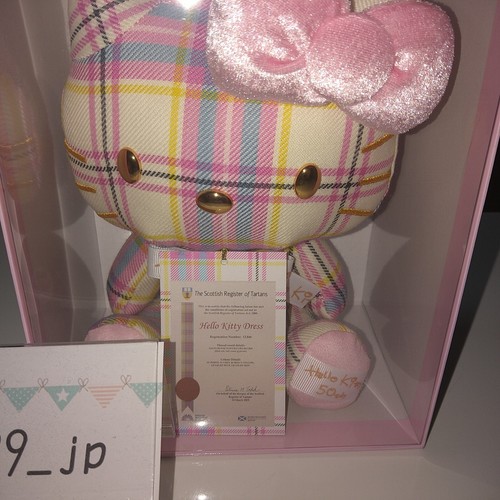 Nuevo Vestido de Peluche Sanrio Hello Kitty Tartán 50 Aniversario Número de Serie 2024 - Imagen 4 de 8