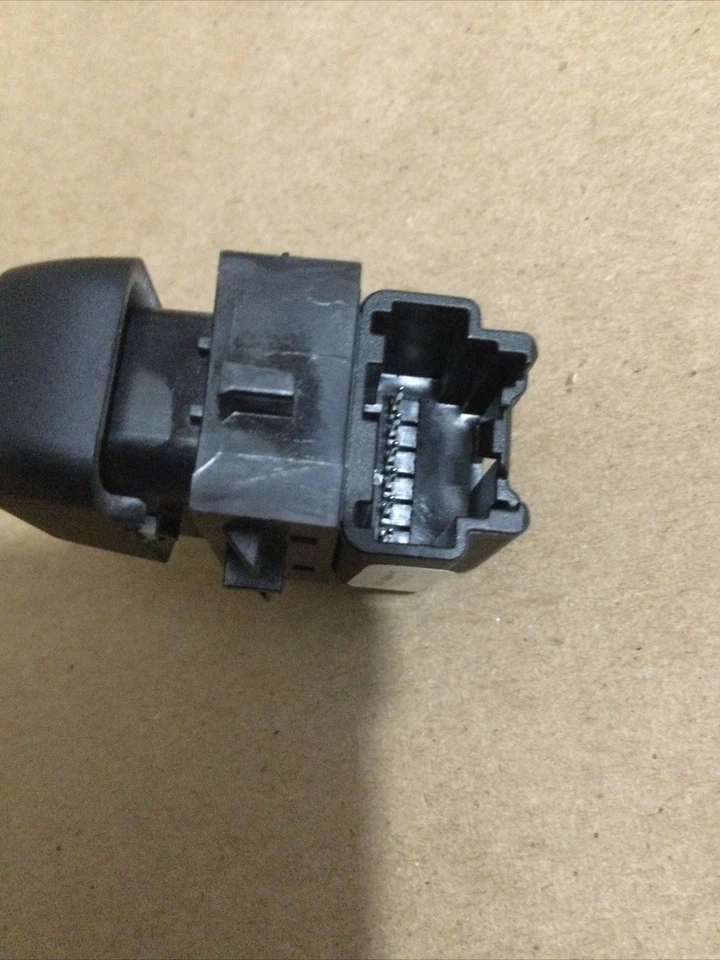 03-11 Interruptor de asiento térmico para pasajero delantero Lincoln Town Car OEM (3W1T-14D694-AF) Foto 3 de 4