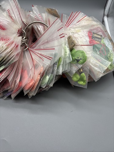 100 Skeins Embroidery Floss Colorful Lot Vintage MOST DMC Estate Find Numbered - Bild 3 von 6