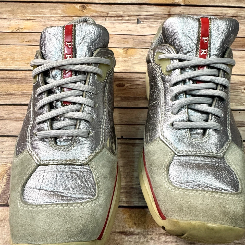 Tenis deportivos Prada futuristas de cuero plateado con cordones para mujer talla 37/7 Foto 4 de 4