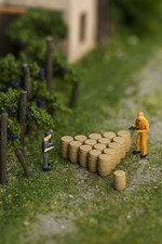 40 Pack HO Scale Wooden Wine Barrels - Model Train Scenery Miniature Props