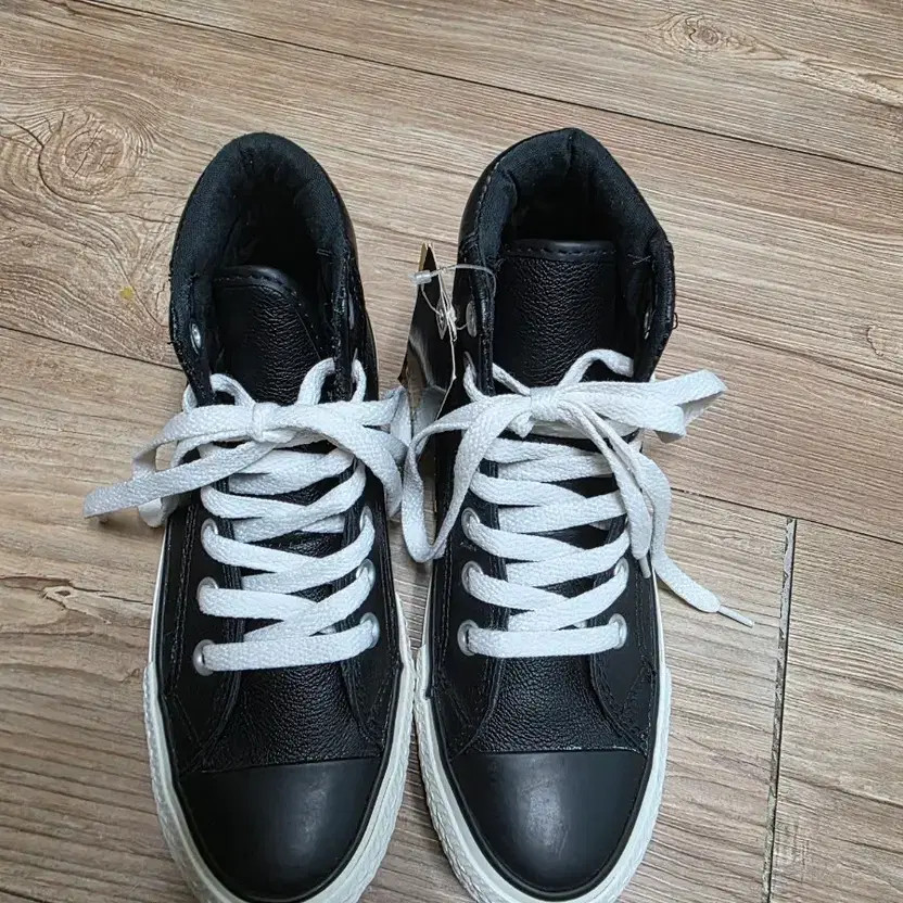 Converse Sneakers - New, Size 220-225 thumbnail 6