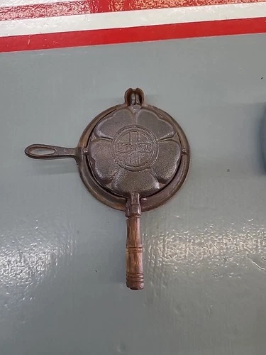 Reproduction 4" Griswold Cast Iron Heart Shaped Waffle Iron Salesman Sampler/Toy