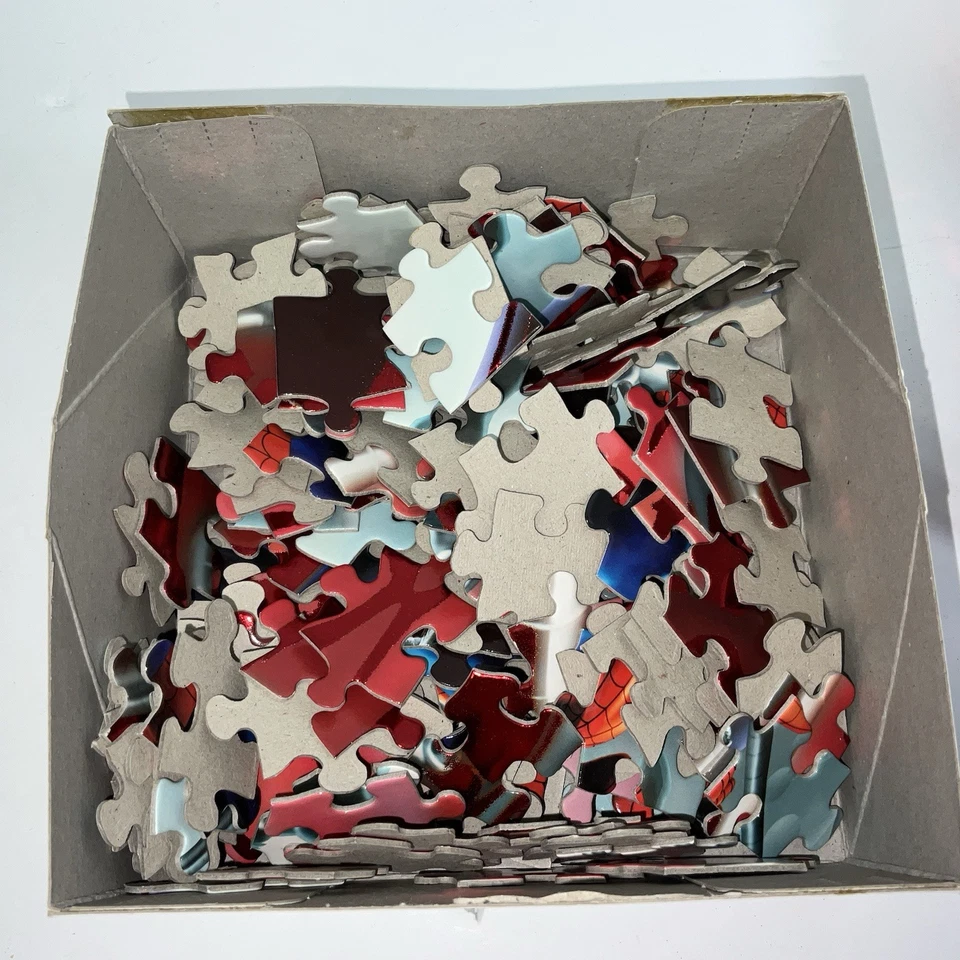 SPIDER-MAN 150 peças quebra-cabeça RoseArt Marvel Moonlight Shine Doc Ock metálico usado - Imagem 4 de 4